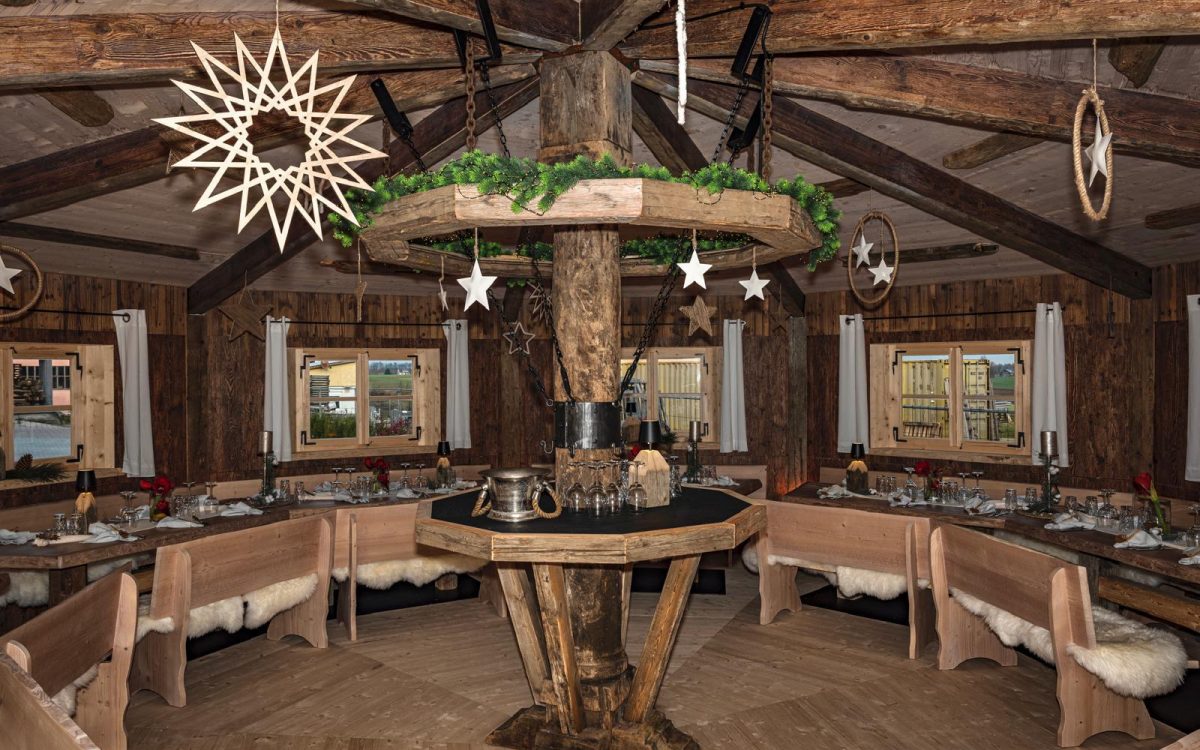 Massivholz der mietbaren Party Location nähe Ingolstadt und Nürnberg